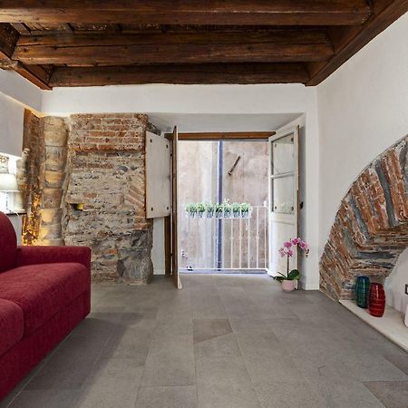 Wood And Stone Apartment In The Historical Center Генуа Екстериор снимка
