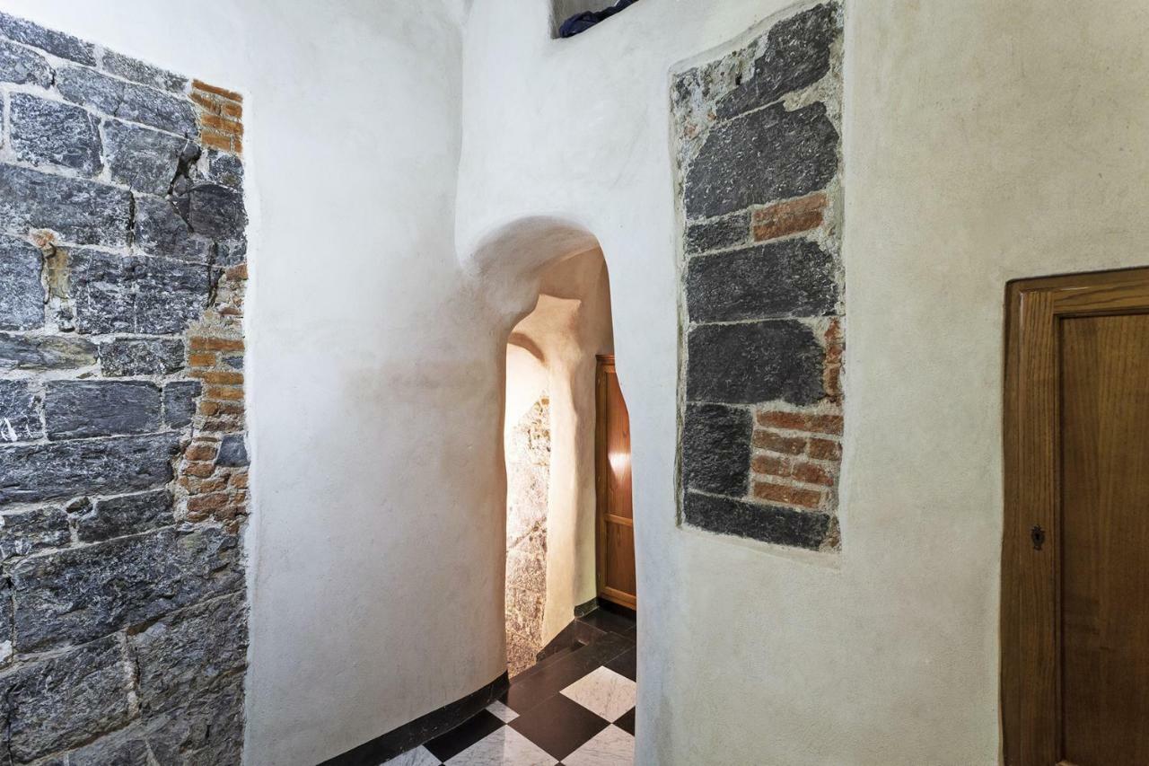 Wood And Stone Apartment In The Historical Center Генуа Екстериор снимка