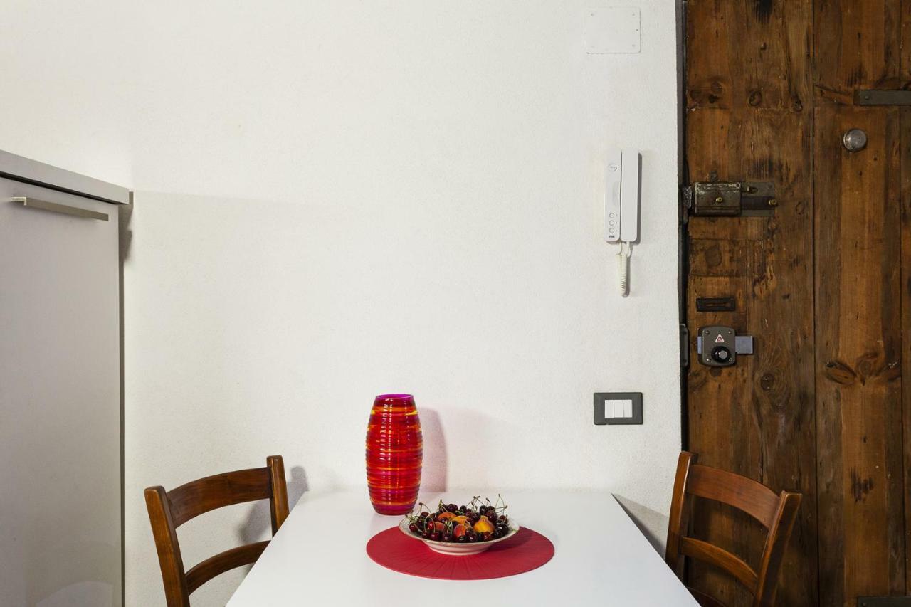 Wood And Stone Apartment In The Historical Center Генуа Екстериор снимка